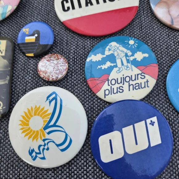 Lot Of 24 Pinback Buttons - Picture 4 of 11